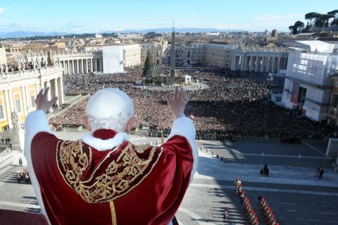 You can go, without tickets, to see the Pope on Christmas Day!